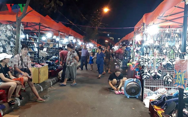 Chợ đêm Hòa Khánh - điểm mua sắm, ăn uống giá rẻ